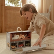 Caja de Juego con Pista de Carreras