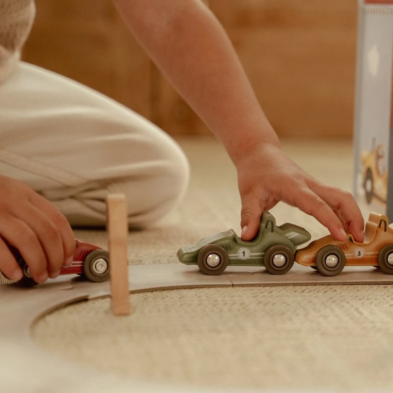 Caja de Juego con Pista de Carreras