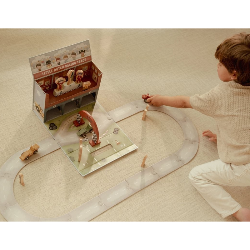 Caja de Juego con Pista de Carreras