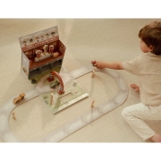 Caja de Juego con Pista de Carreras