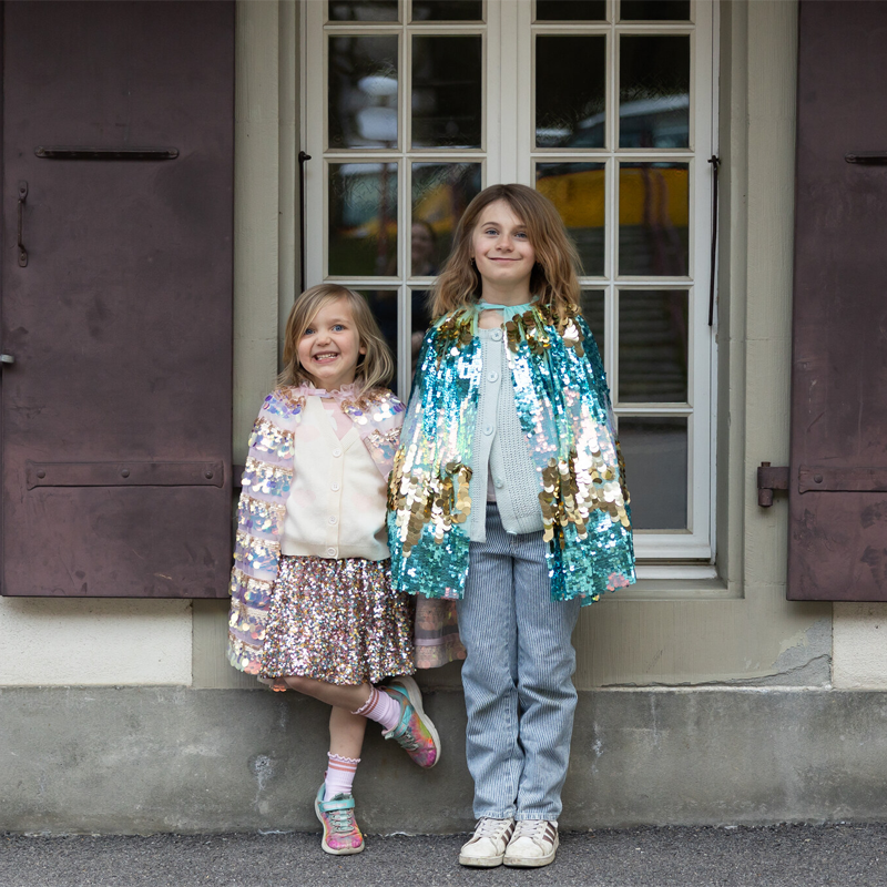 Capa Lantejoulas Azuis e Douradas 4-6 anos