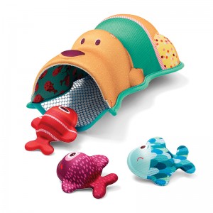 César Glotón de Baño con Pececillos