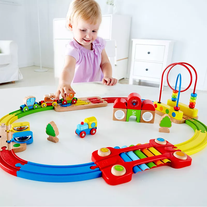 Circuito Infantil: Tren Musical con Encajable y Pasabolas - Qué juguetes pedir esta Navidad: para niños de 0 a 3 años