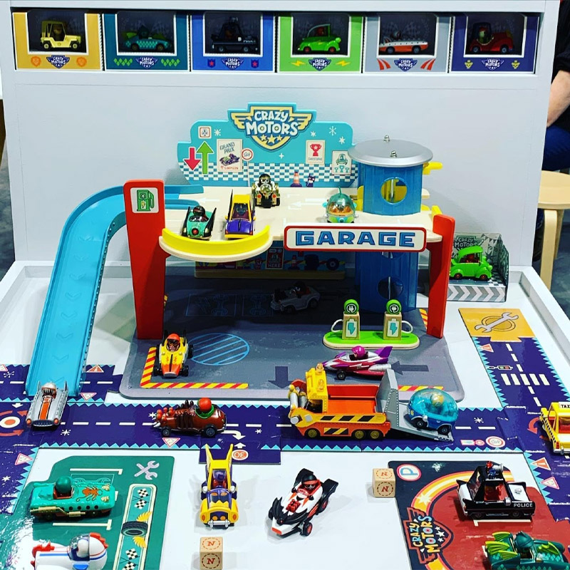 Crazy Motors: Carro Navy Flying