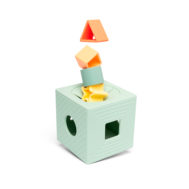 Cubo clasificador de formas y colores de silicona