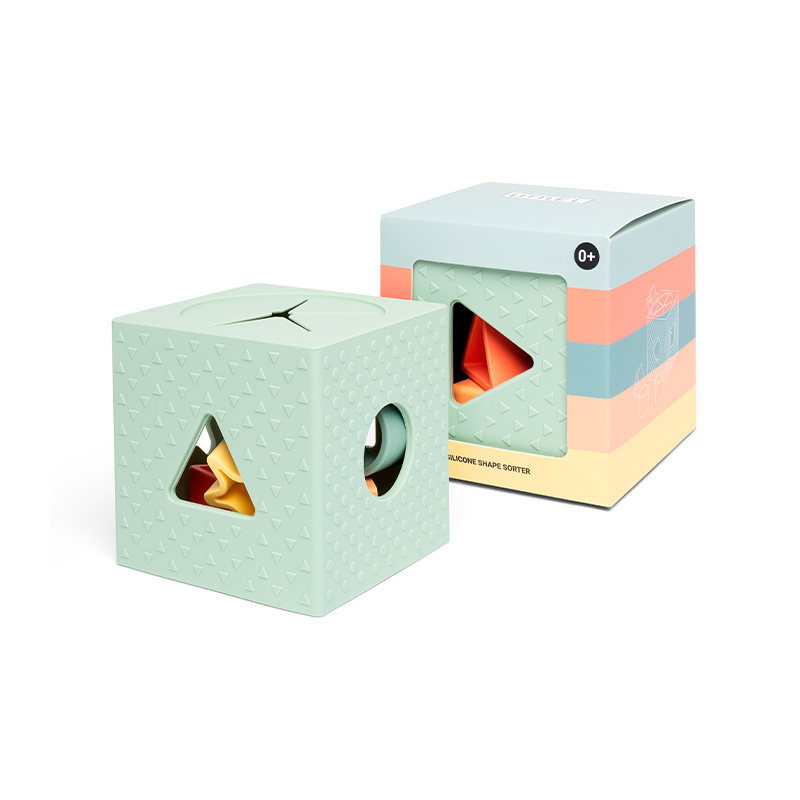 Cubo clasificador de formas y colores de silicona