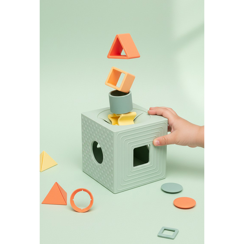 Cubo clasificador de formas y colores de silicona