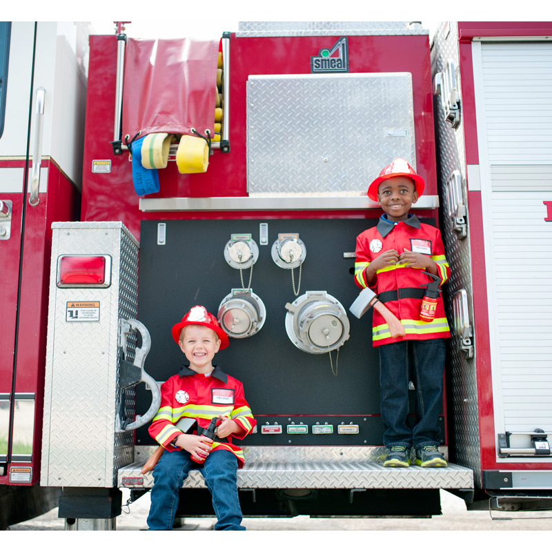 Fato de bombeiro con acessórios 3-4 anos