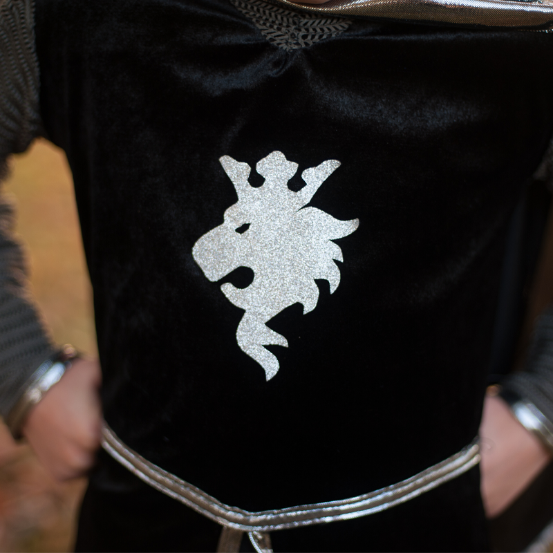 Fato de Cavaleiro Prateado com Capa e Coroa 9-10 anos