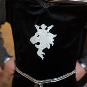 Fato de Cavaleiro Prateado com Capa e Coroa 9-10 anos