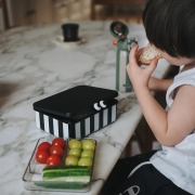 Fiambrera infantil Noui Noui con 3 bandejas extraíbles Black