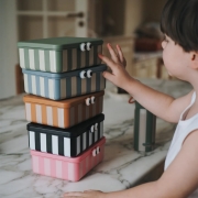 Fiambrera infantil Noui Noui con 3 bandejas extraíbles Green
