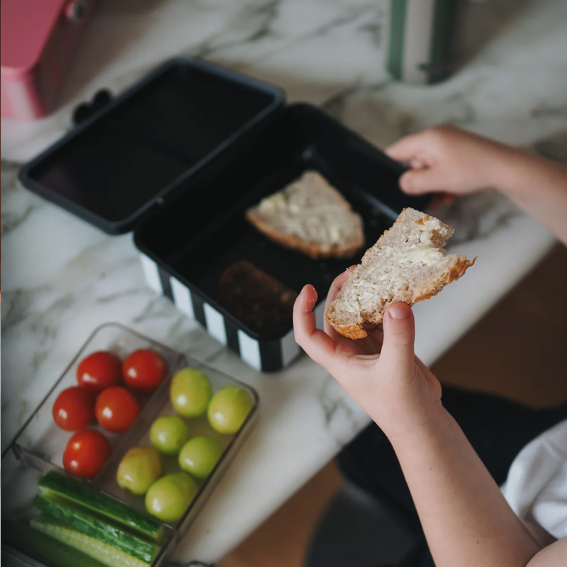 Fiambrera infantil Noui Noui con 3 bandejas extraíbles Green