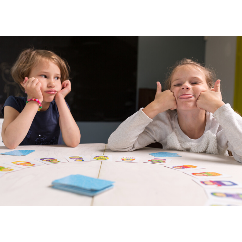 Juego de Cartas Matrioshka