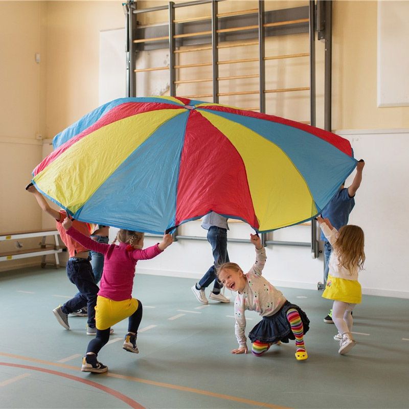 Paracaídas infantiles para juegos cooperativos