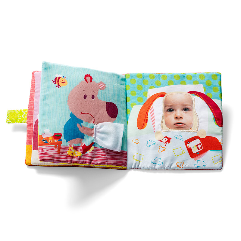 Livro de pano Alice Médica