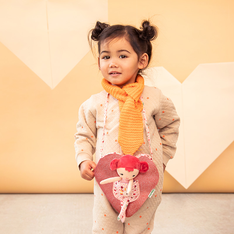 Muñeca Aline con Bolso Corazón