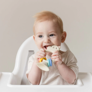 Ursinho de silicone Buddy para cadeira alta