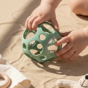 Pelota con Sonajero y Mordedor Verde 