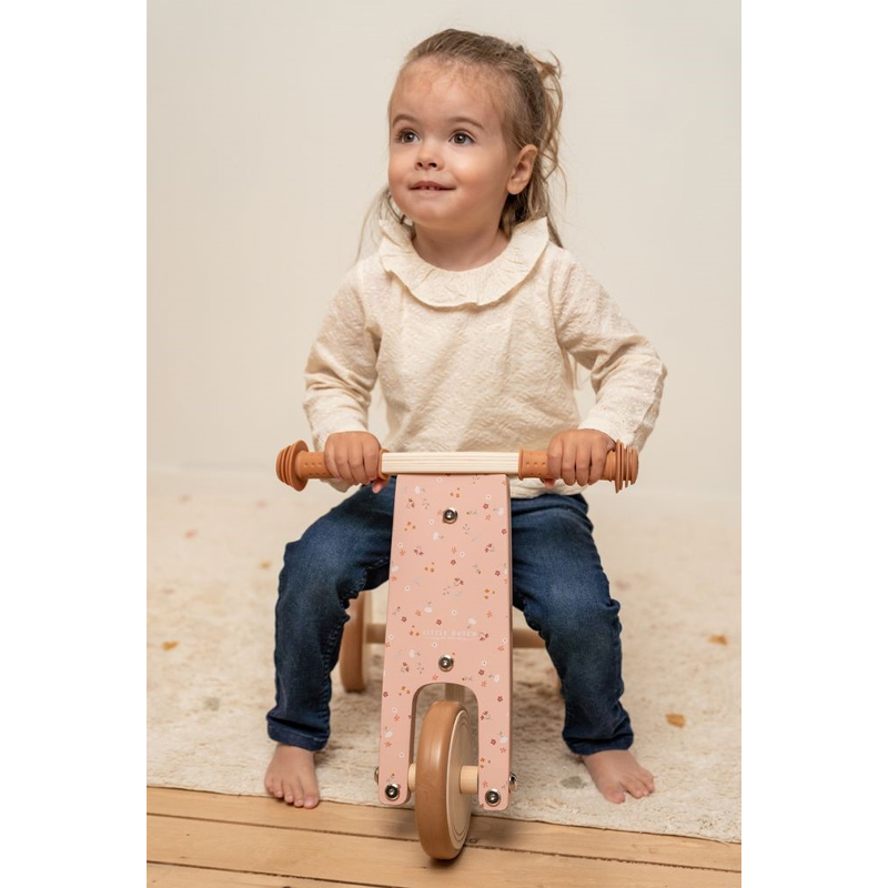 Triciclo Pequeñas Flores Rosas