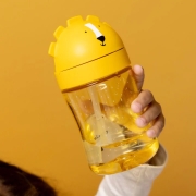 Vaso con pajita León